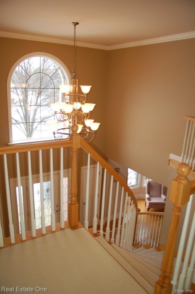 476 Oakbridge Drive Rochester, MI 48306 - Photo 19 of 38 UPPER HALL VIEW.jpg