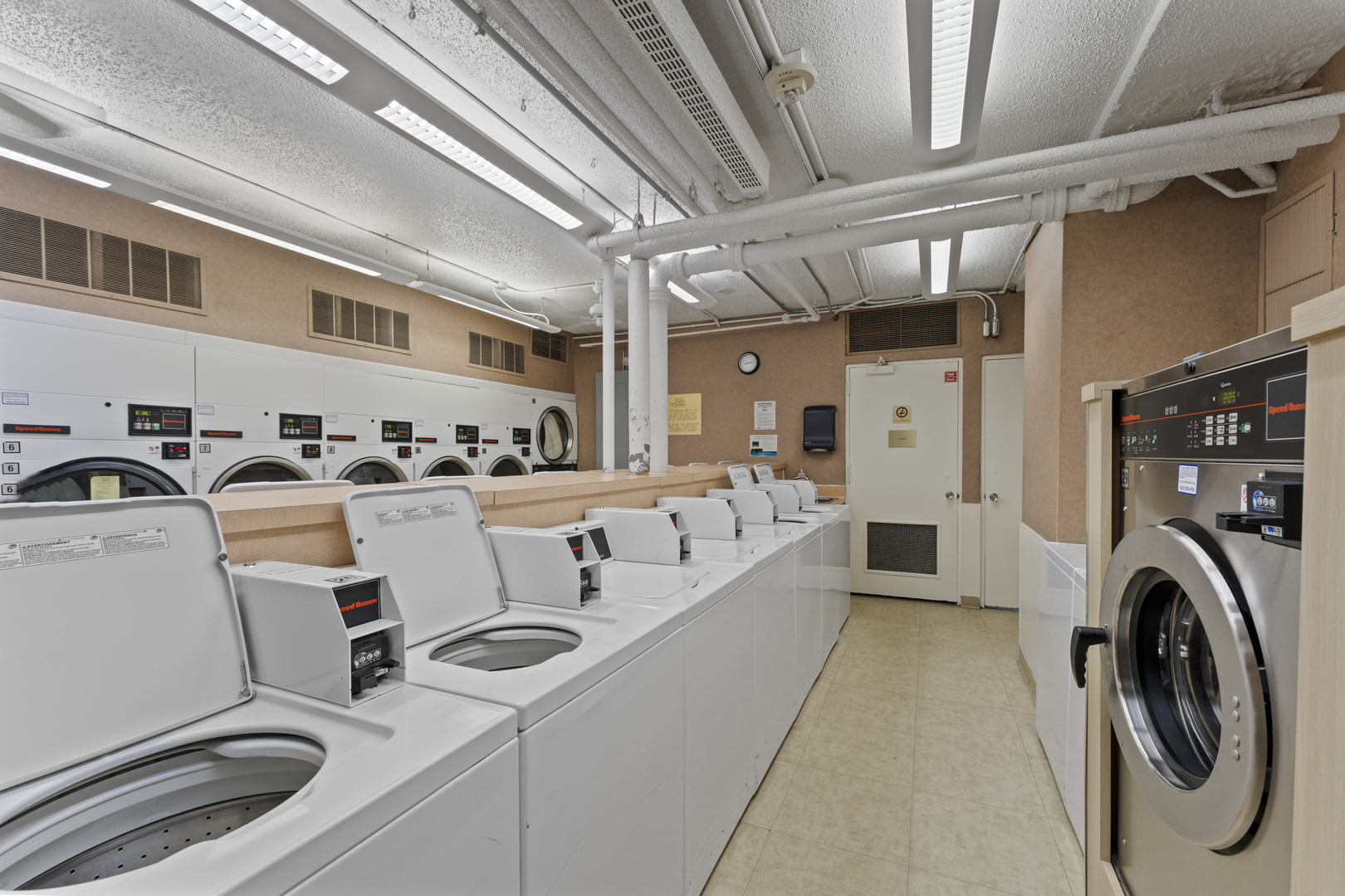 260 East Chestnut Street, Unit 1111 Chicago, IL 60611 - Photo 27 of 29 a utility room with dryer and washer