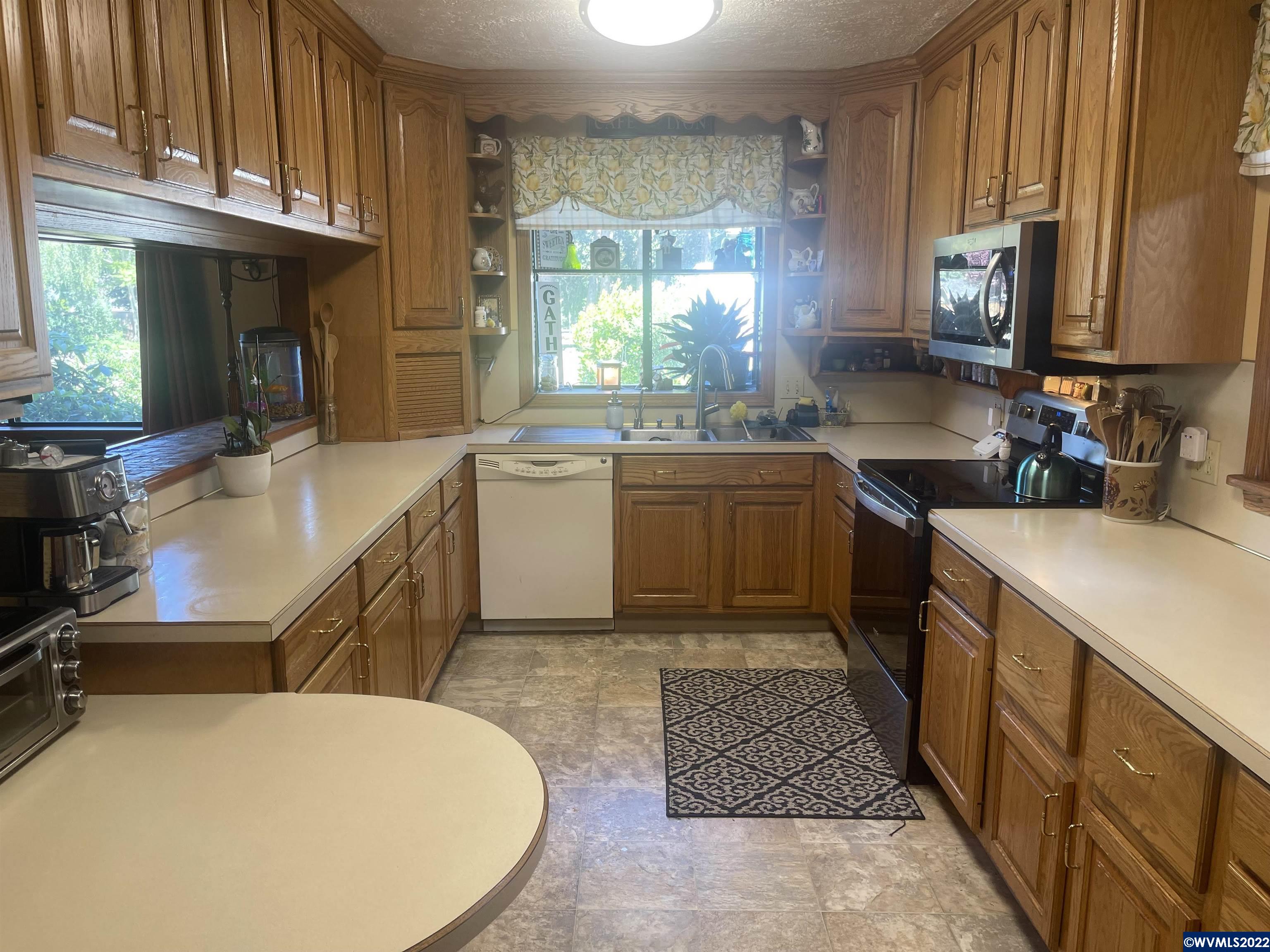 240 Boone Road Southeast Salem, OR 97306 - Photo 10 of 39 Gallery Image 10