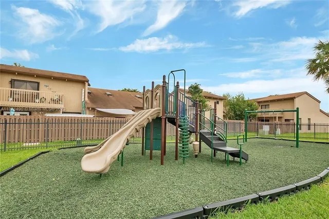 $369,999 | 8011 Southwest 22nd Court, Unit 8011, Davie, FL 33324