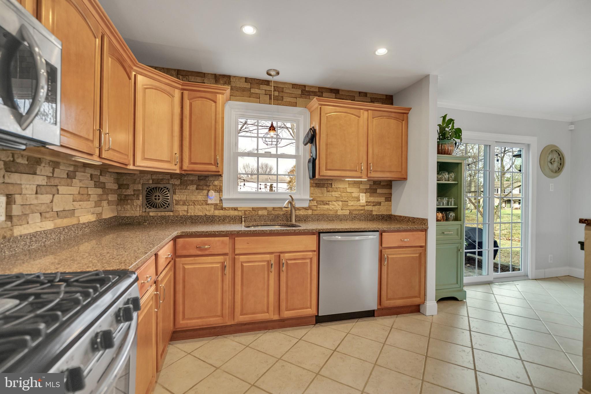 4060 Davisville Road Hatboro, PA 19040 - Photo 9 of 26 Kitchen, Main Level