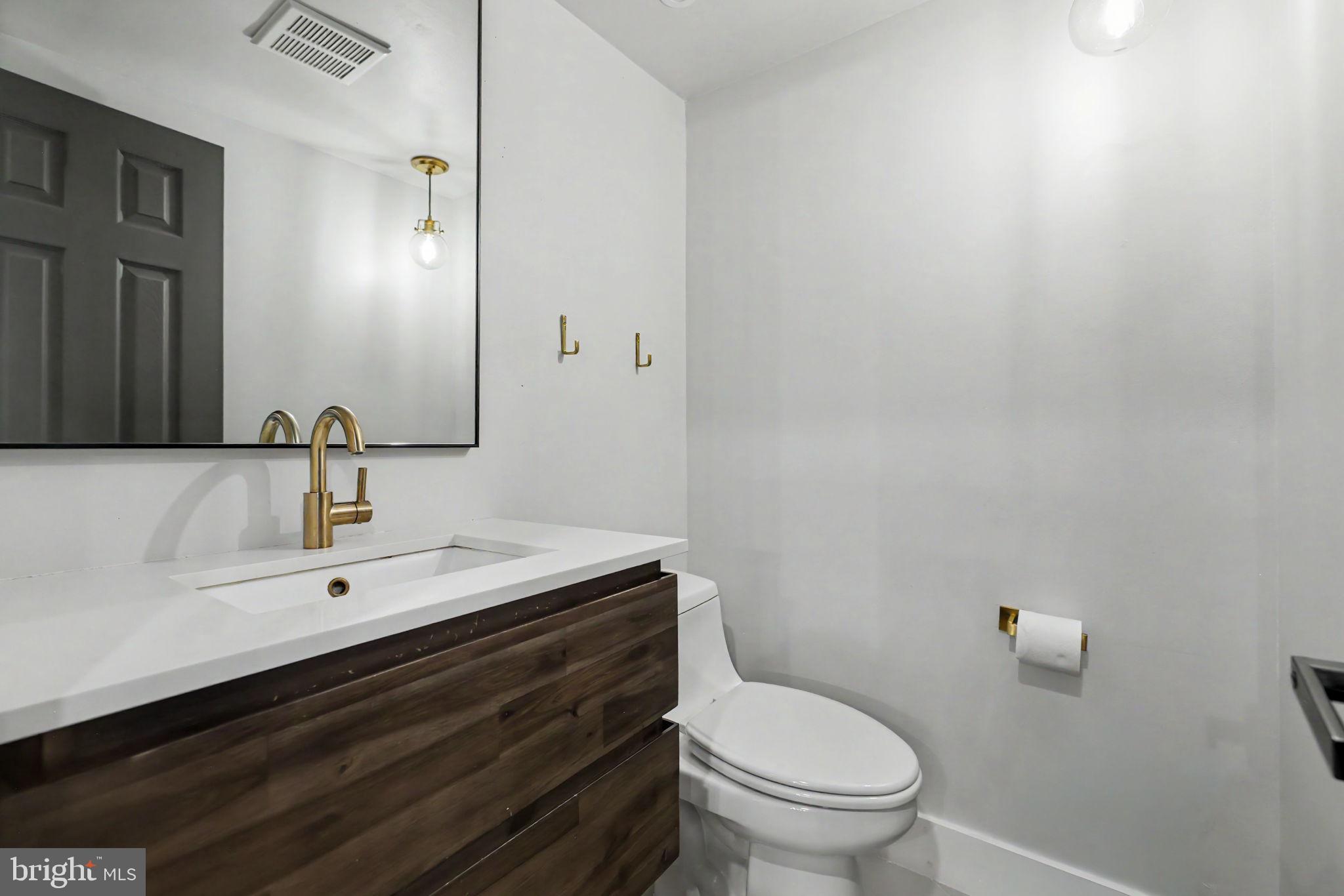 2105 Glencourse Lane Reston, VA 20191 - Photo 10 of 74 Powder room on main level