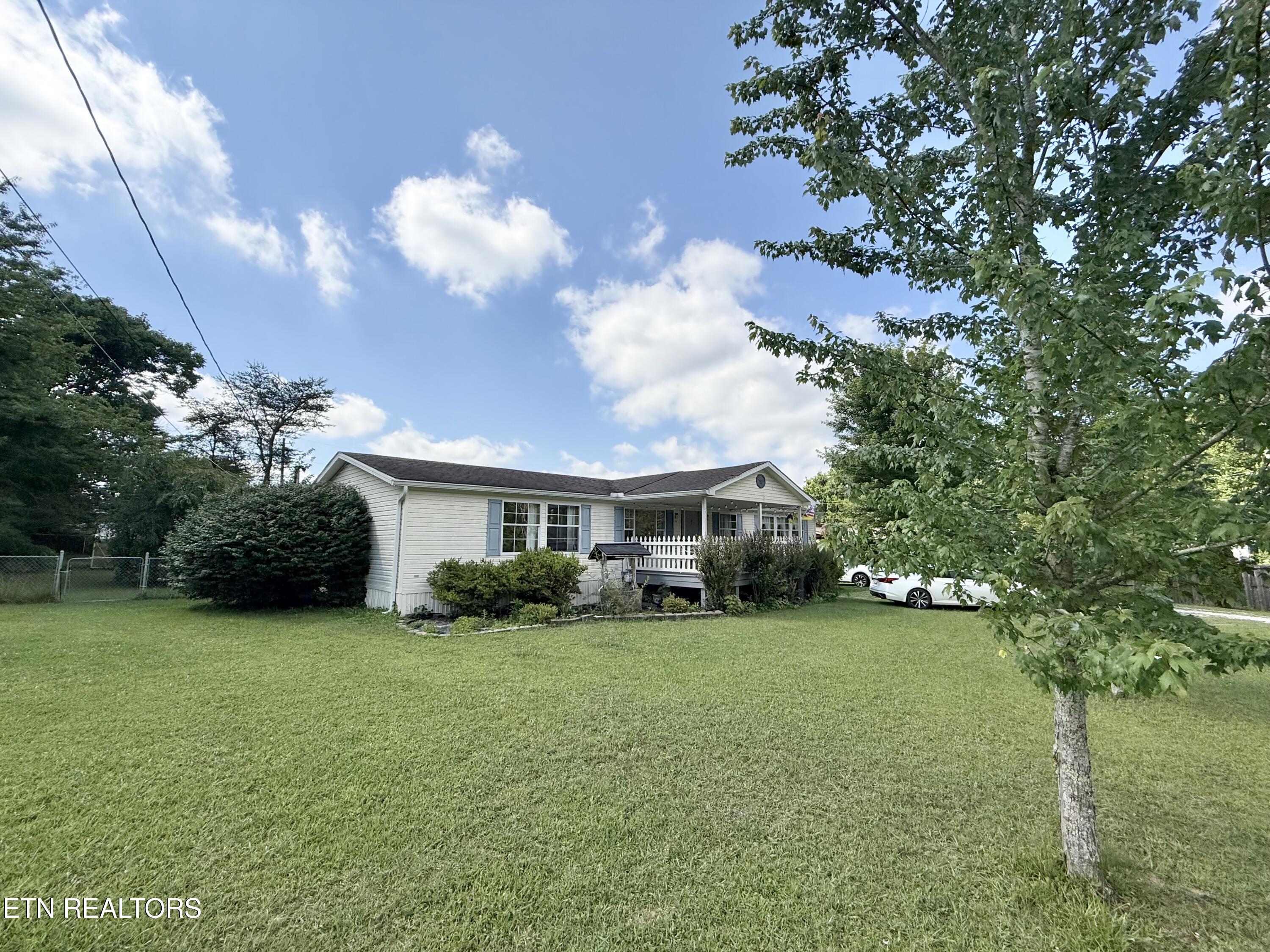 207 4th Street Corryton, TN 37721 - Photo 20 of 23 Front yard