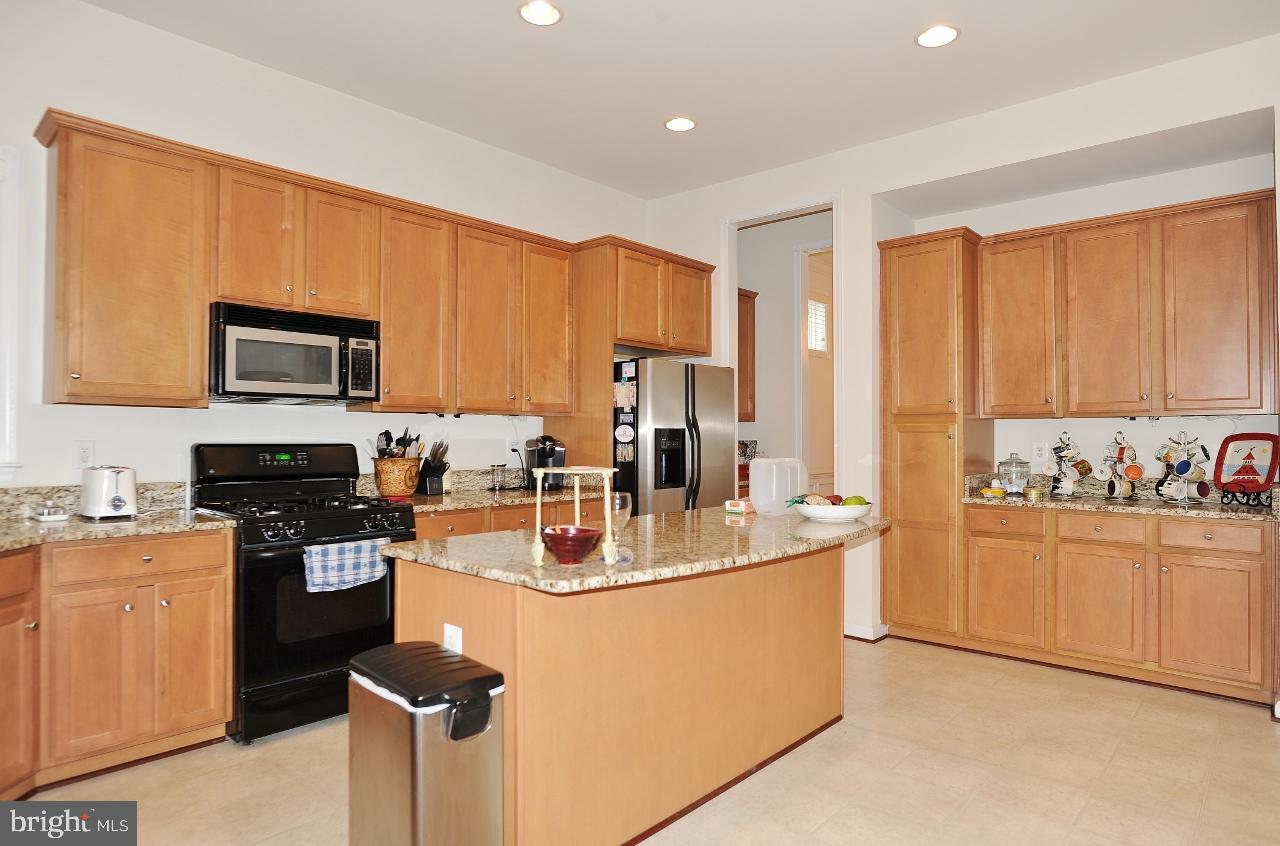 9089 Furey Road Lorton, VA 22079 - Photo 3 of 33 Kitchen