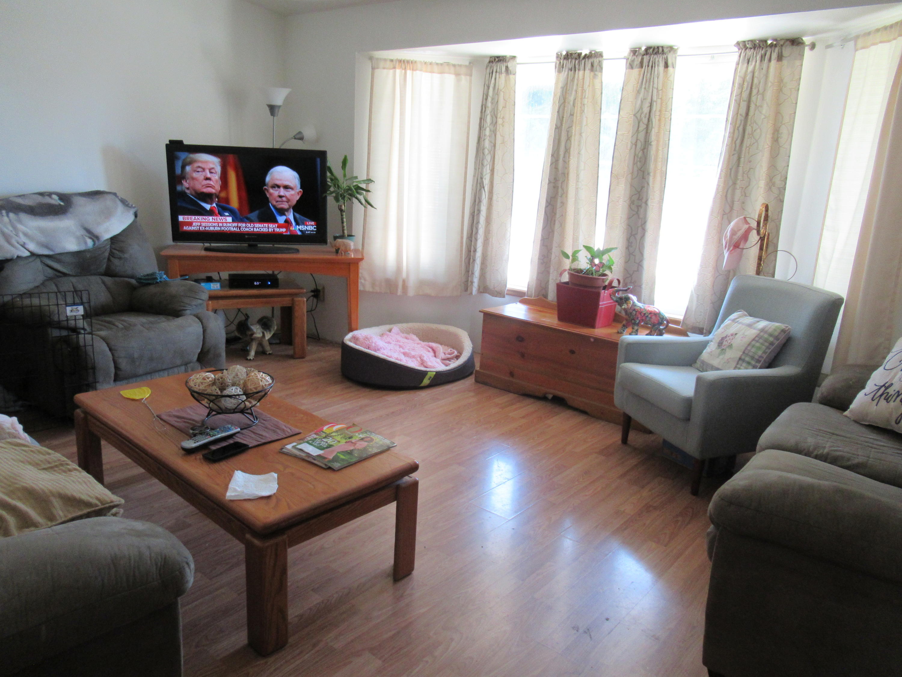 525 Mace Road Medford, OR 97501 - Photo 2 of 8 IMG_0517