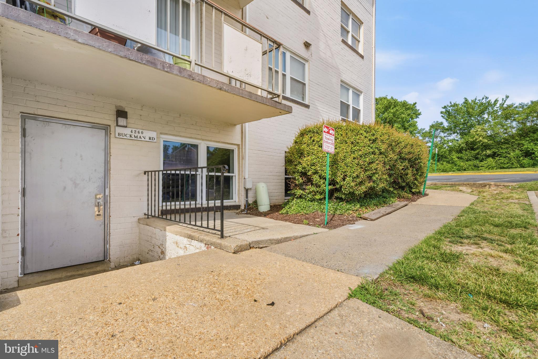 4260 Buckman Road, Unit 43 Alexandria, VA 22309 - Photo 21 of 35 a house with a outdoor space