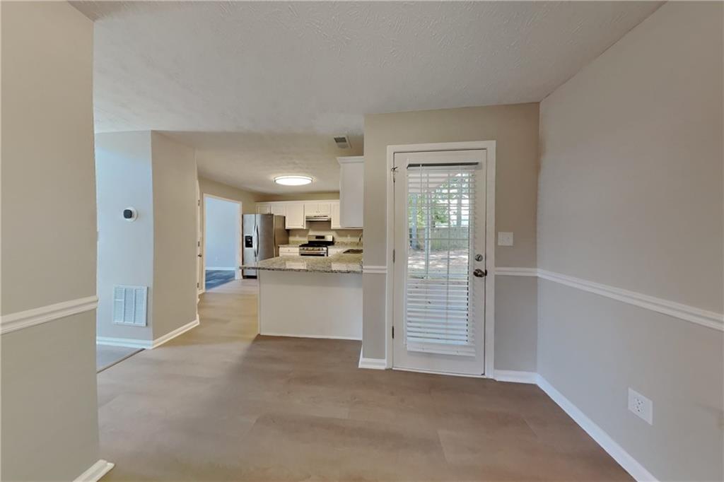 3366 English Oaks Drive Northwest Kennesaw, GA 30144 - Photo 5 of 22 a view of a livingroom and a hallway