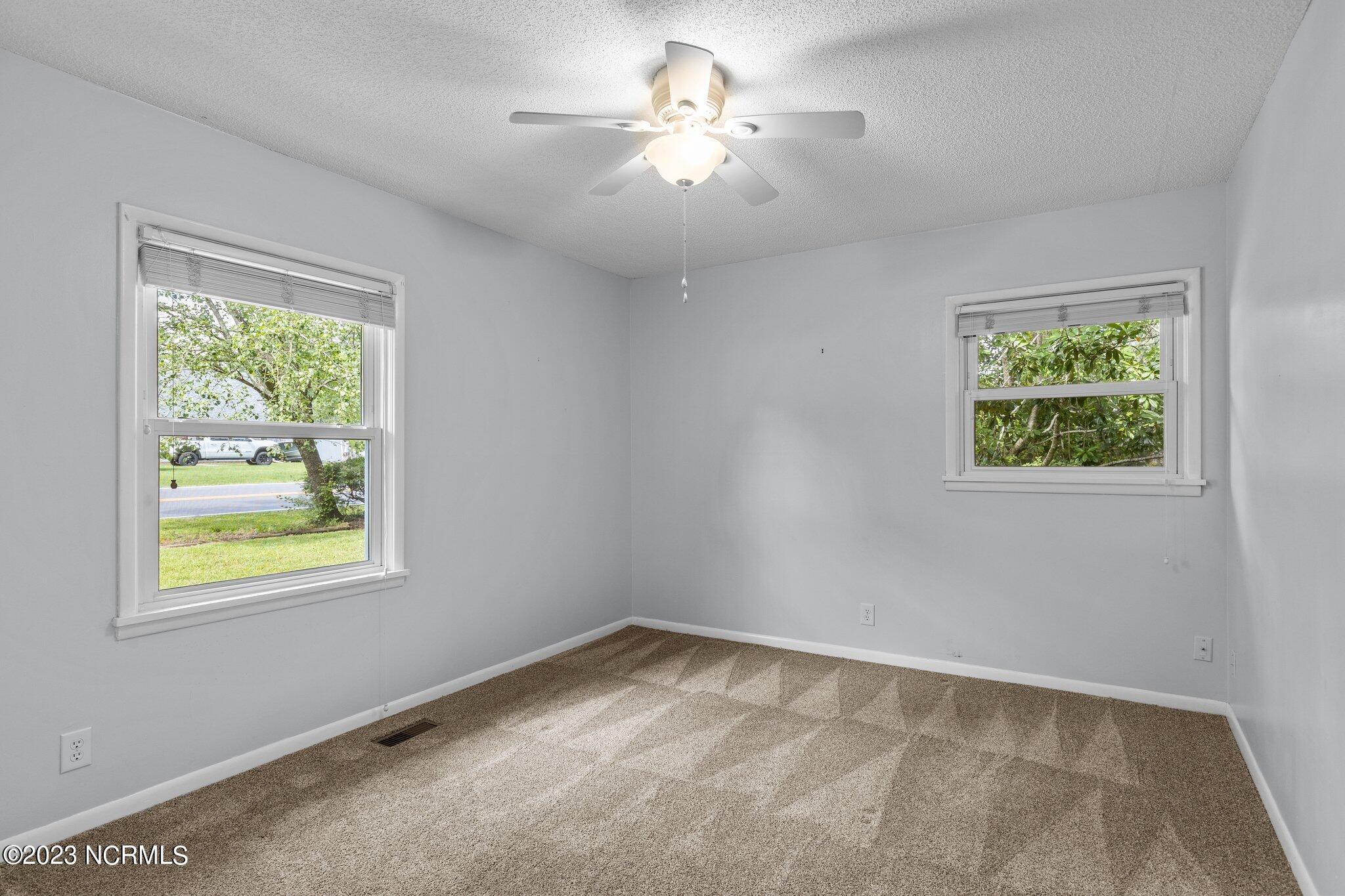4303 Country Club Road Morehead City, NC 28557 - Photo 29 of 46