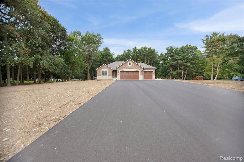 70131 Romeo Orchard Drive Romeo, MI 48065 - Photo 3 of 32