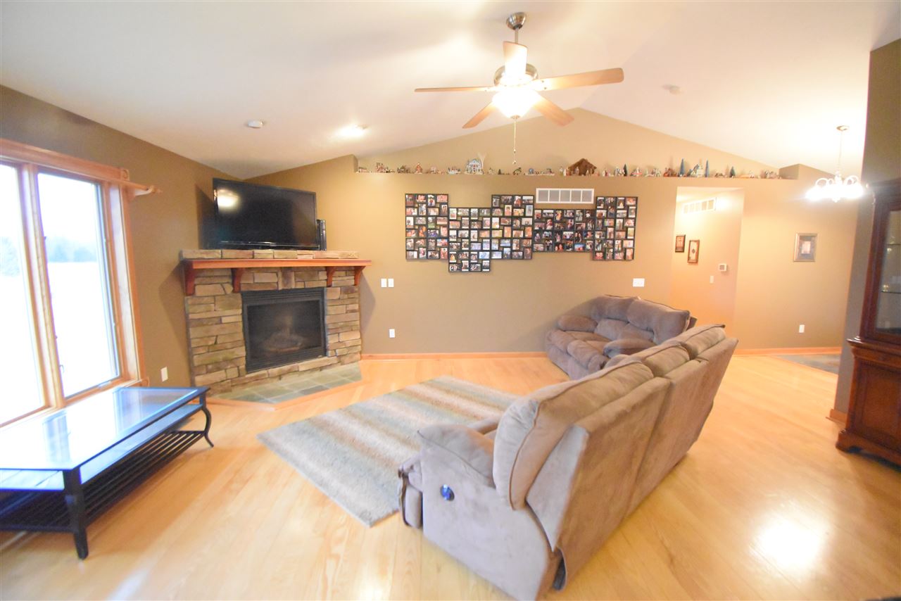 3244 West Tyrrell Road Owosso, MI 48867 - Photo 4 of 30 50005219-3.JPG
