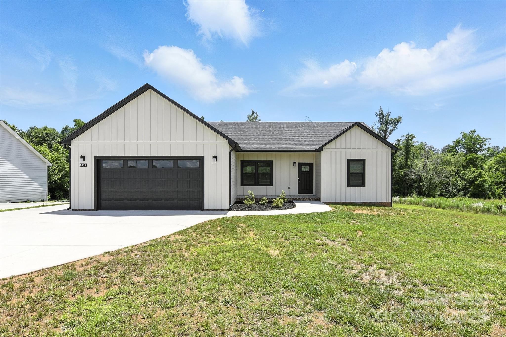 1019 Null Road Lincolnton, NC 28092 - Photo 4 of 32 Gallery Image 4