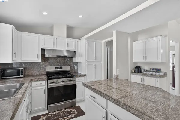 $674,900 | 628 South 17th Street, Richmond, CA 94804