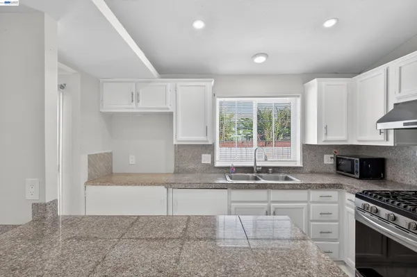 $674,900 | 628 South 17th Street, Richmond, CA 94804
