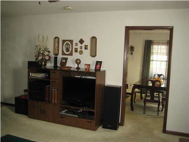 415 South Truman Road Jasper, IN 47546 - Photo 5 of 20 Gallery Image 5