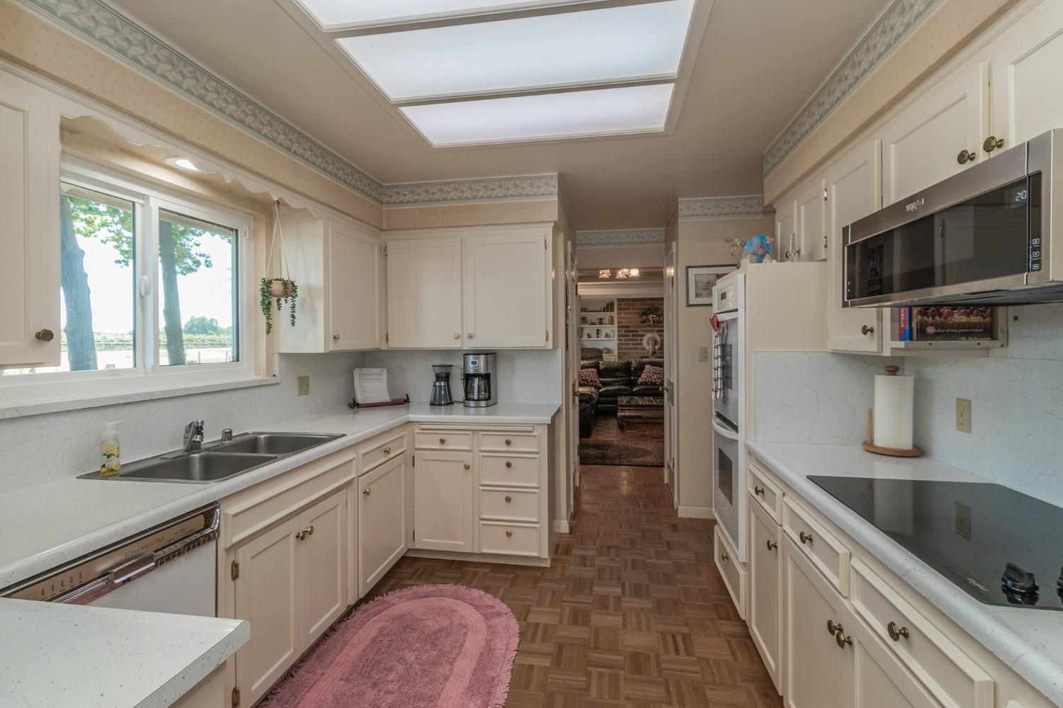 18852 East Adams Avenue Reedley, CA 93654 - Photo 14 of 60 Gallery Image 14
