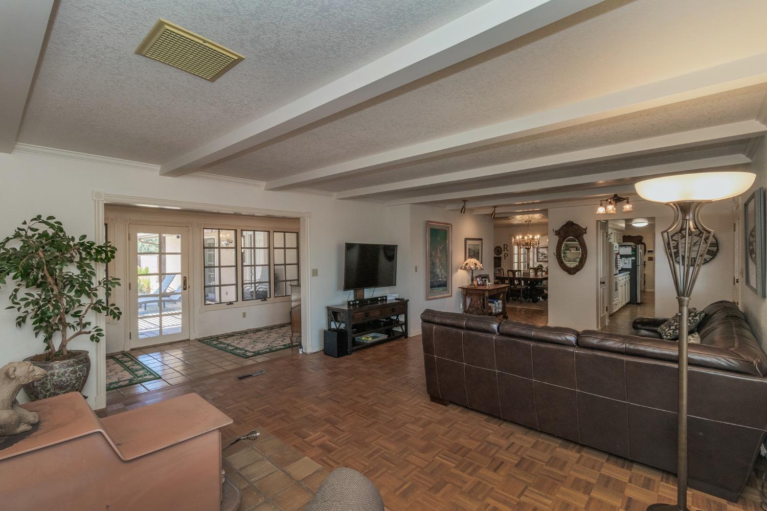 18852 East Adams Avenue Reedley, CA 93654 - Photo 6 of 60 Gallery Image 6