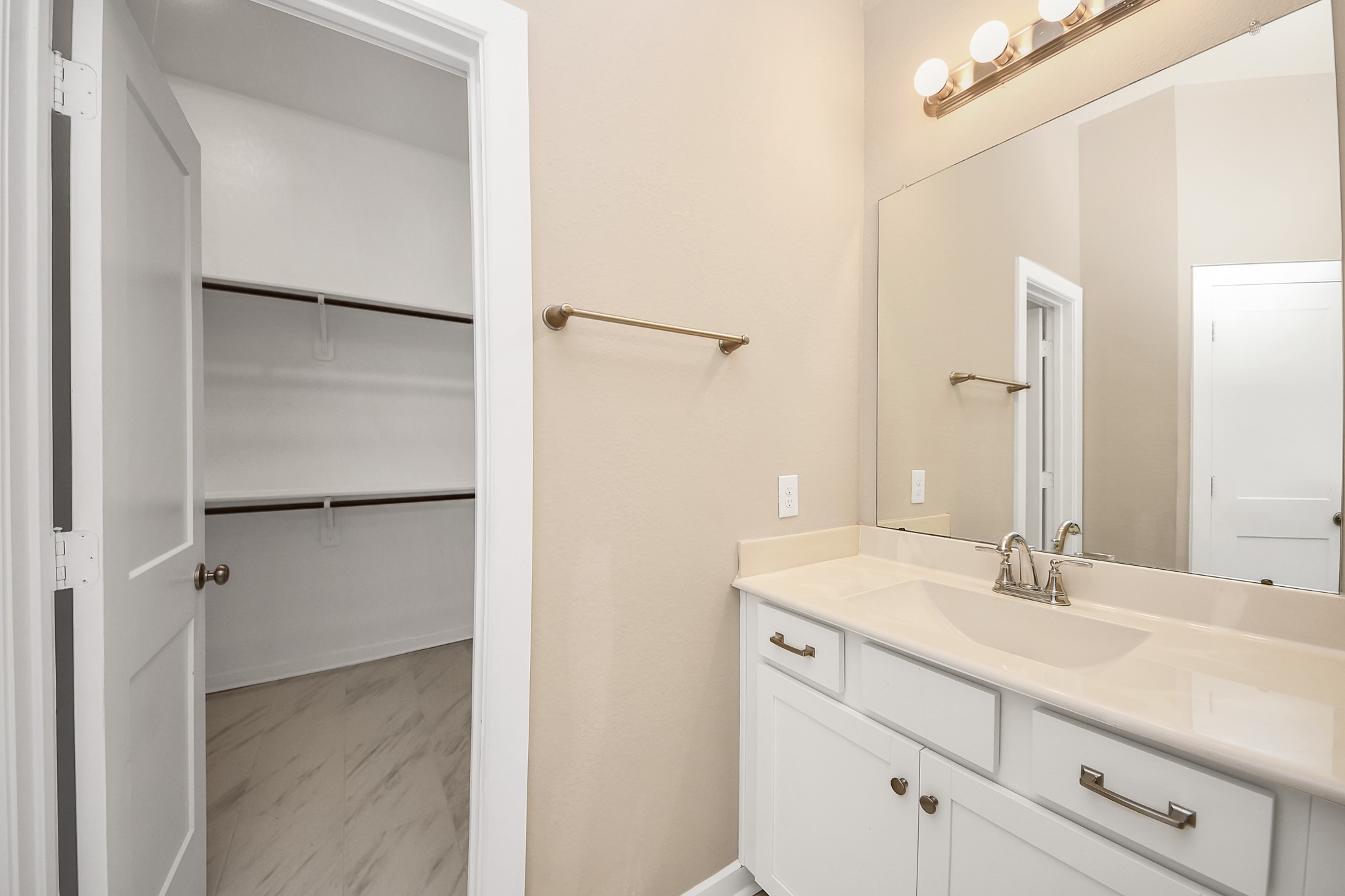 6030 Rivercane Way Katy, TX 77493 - Photo 25 of 41 a bathroom with a sink and a mirror