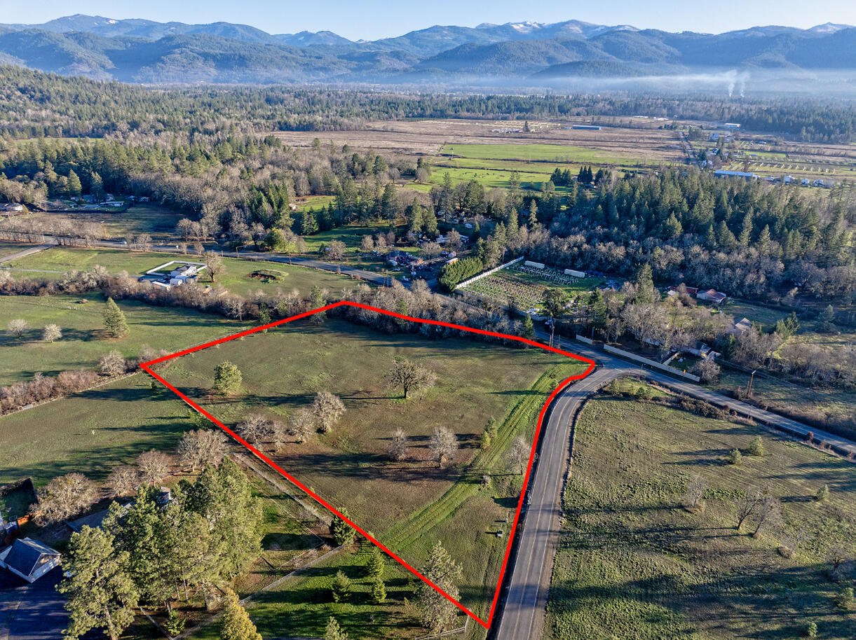 161 Sparky Way Cave Junction, OR 97523 - Photo 4 of 14 DJI_20251230153152_0075_D copy
