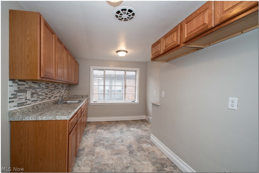 13710 Cedar Road Cleveland, OH 44118 - Photo 31 of 35 Gallery Image 31