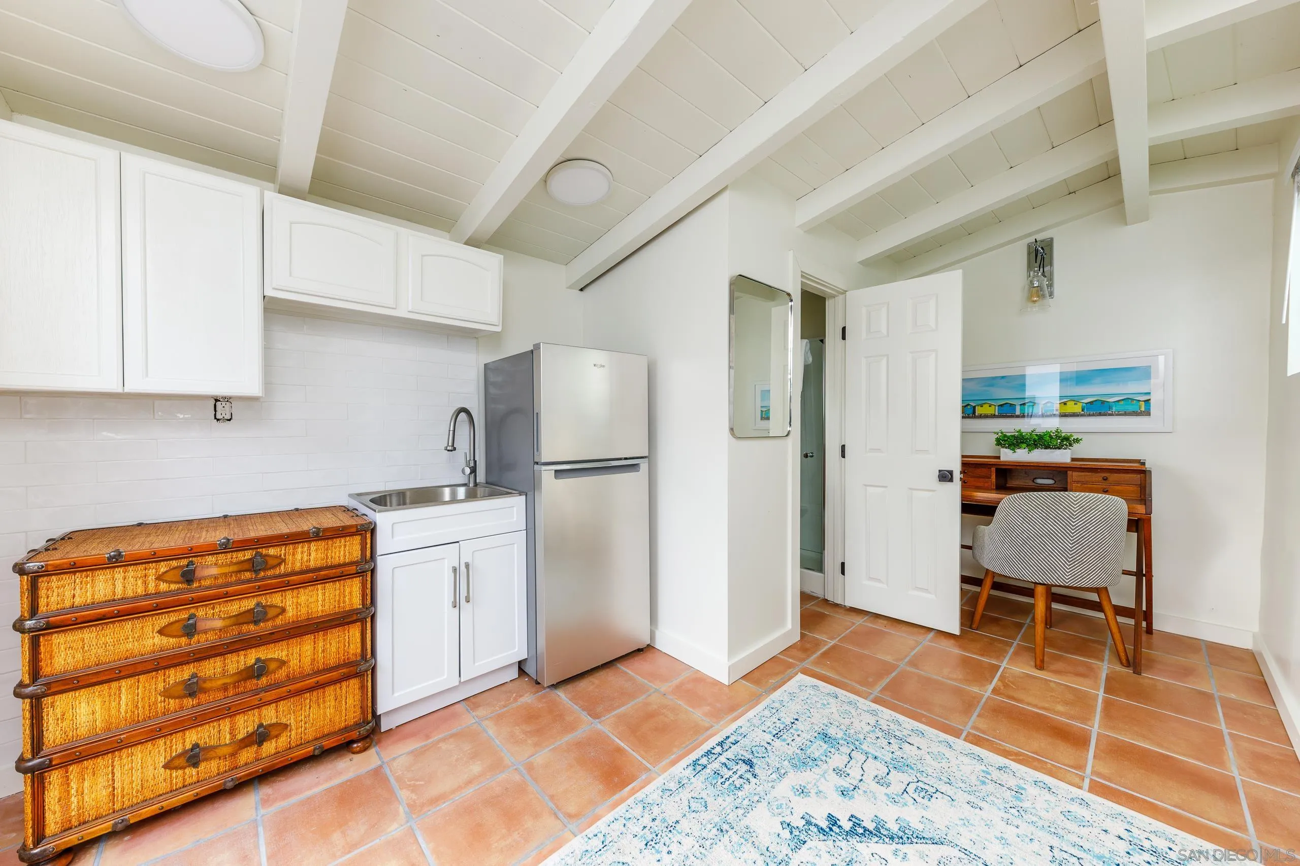 110 8th Street Del Mar, CA 92014 - Photo 37 of 45 a room with furniture and a rug