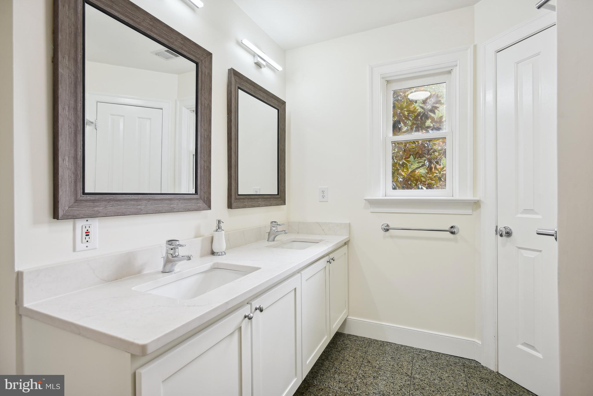 10747 Riverscape Run Great Falls, VA 22066 - Photo 26 of 39 Bathroom