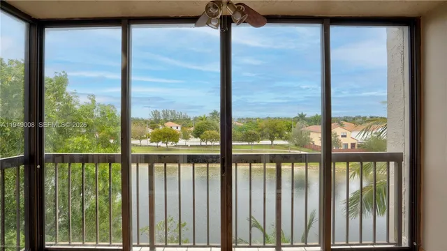 $330,000 | 10155 Northwest 9th St Circle, Unit 4401, Miami, FL 33172