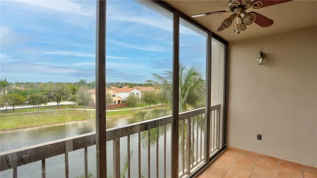 $330,000 | 10155 Northwest 9th St Circle, Unit 4401, Miami, FL 33172