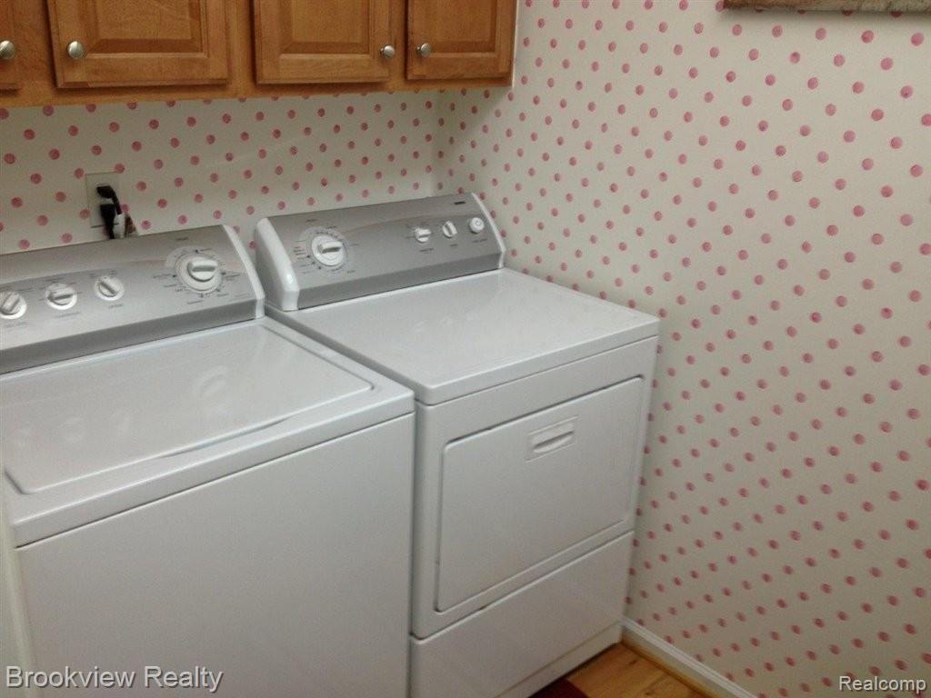 674 West Bluff Court Rochester, MI 48307 - Photo 16 of 21 Laundry room