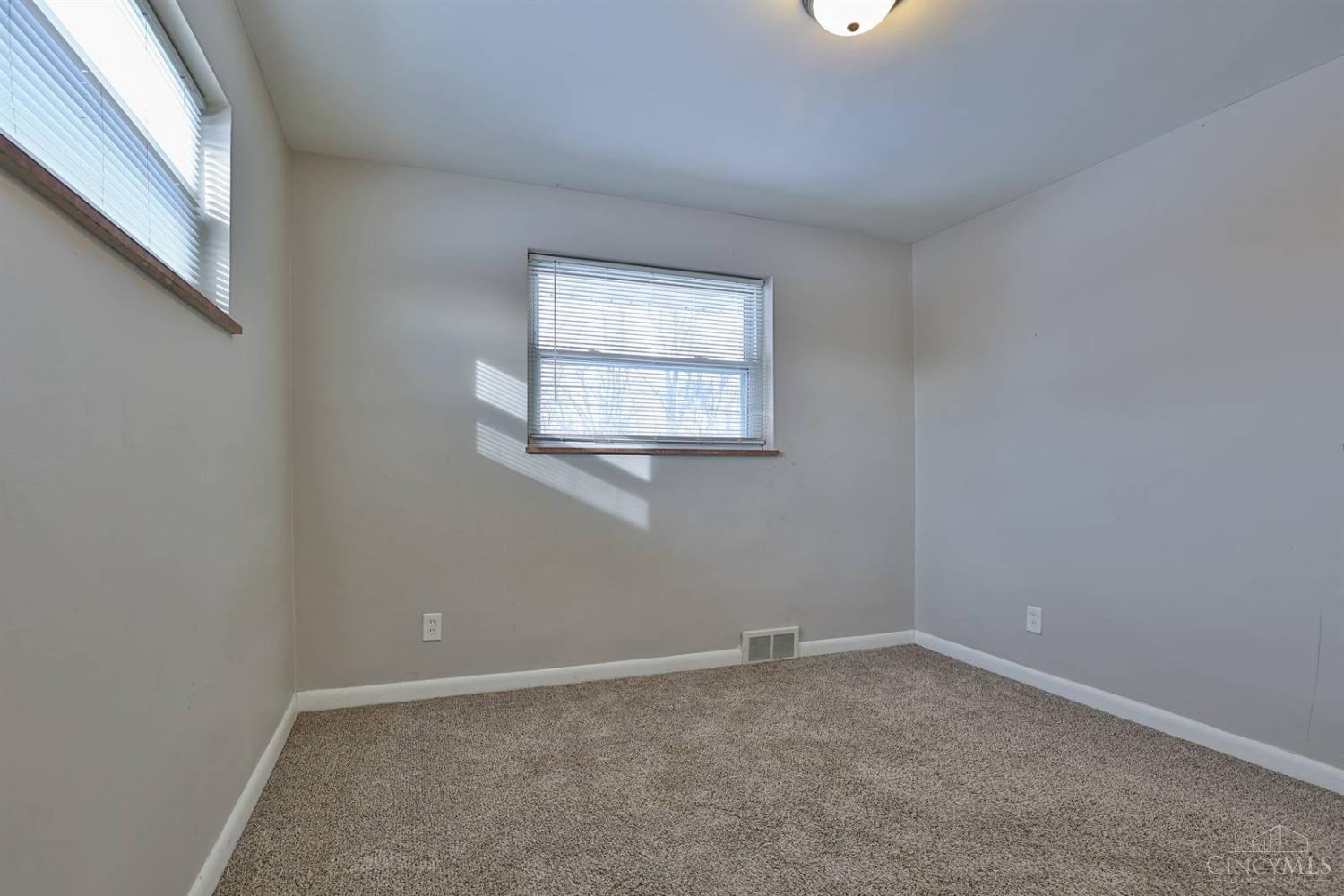 2079 Ebenezer Road Cincinnati, OH 45233 - Photo 16 of 33