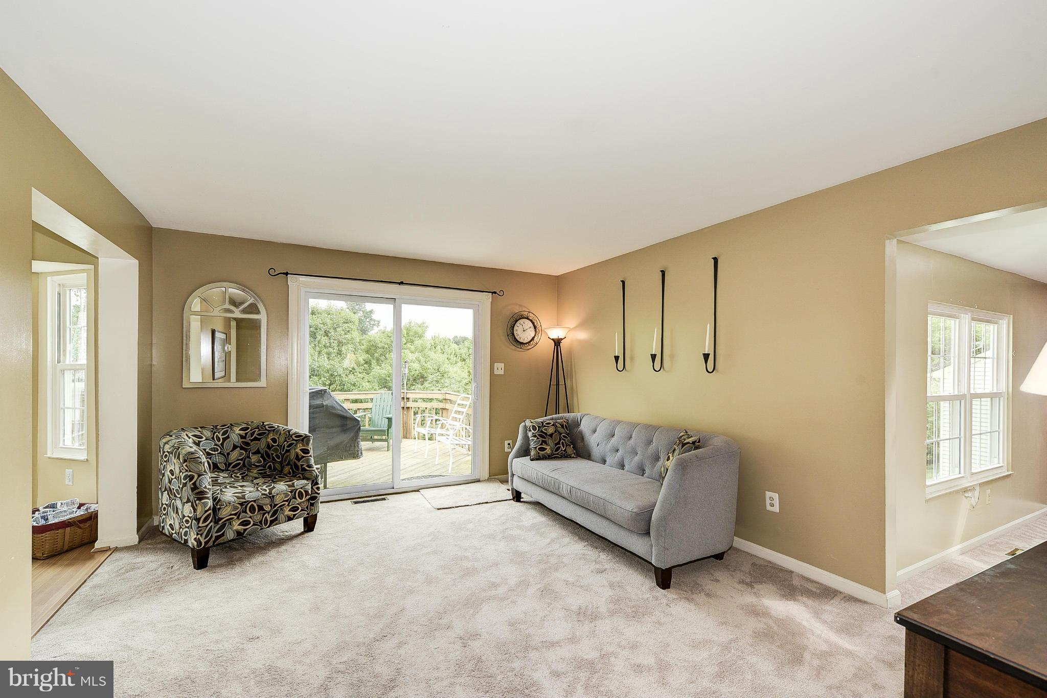 3072 Memory Lane Silver Spring, MD 20904 - Photo 9 of 24 Living Room