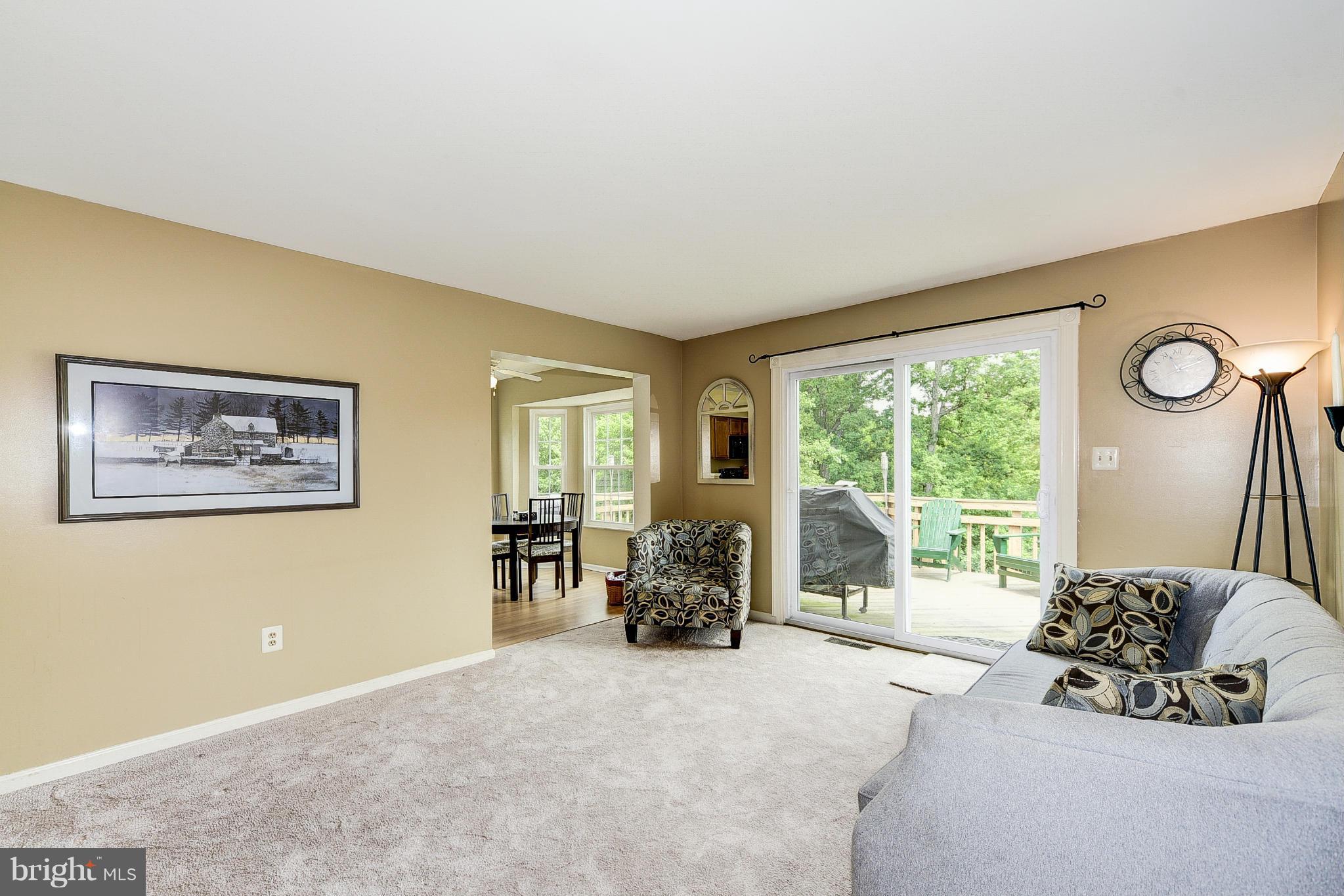 3072 Memory Lane Silver Spring, MD 20904 - Photo 10 of 24 Living Room