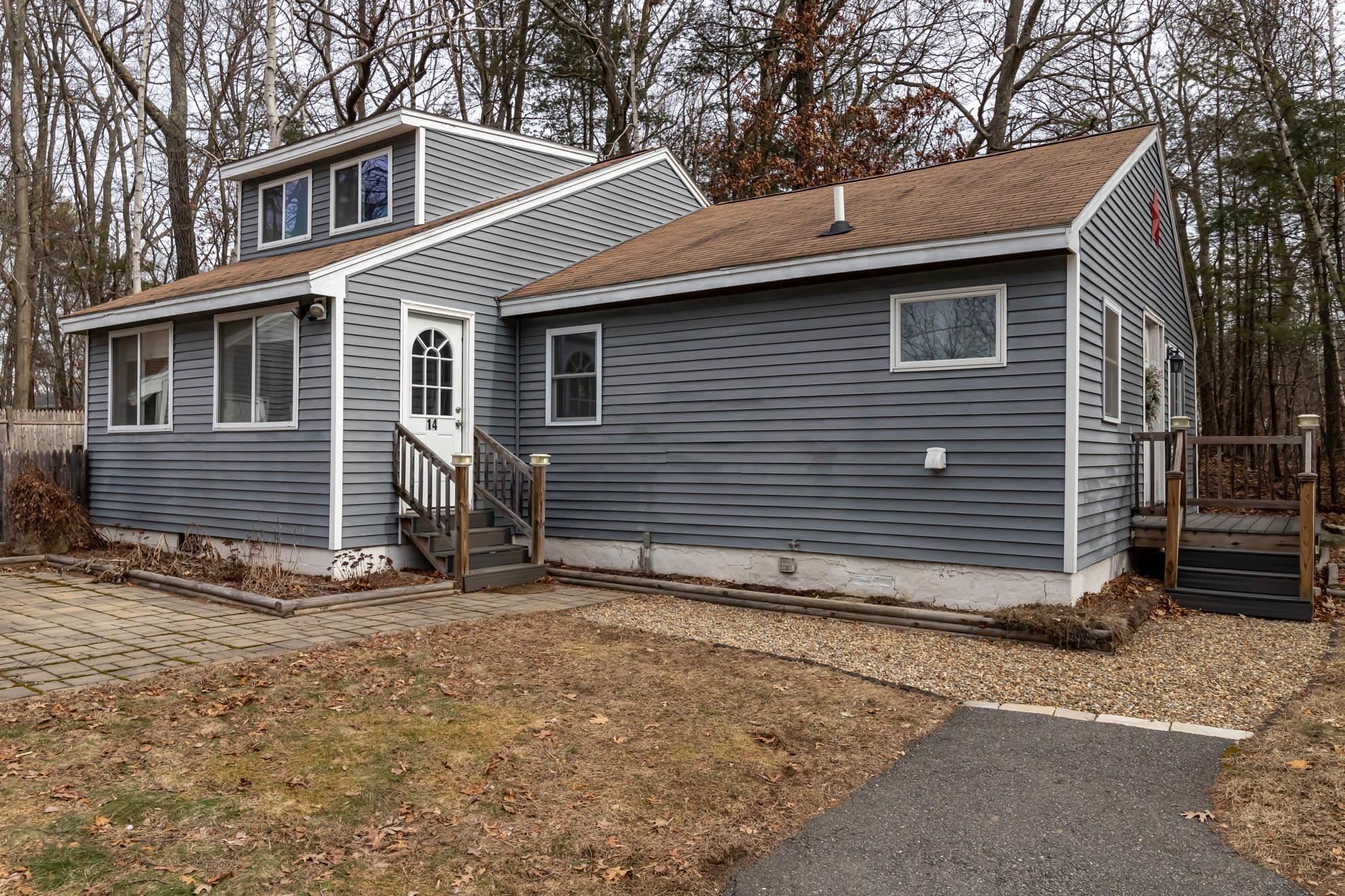 14 English Range Road Derry, NH 03038 - Photo 3 of 24