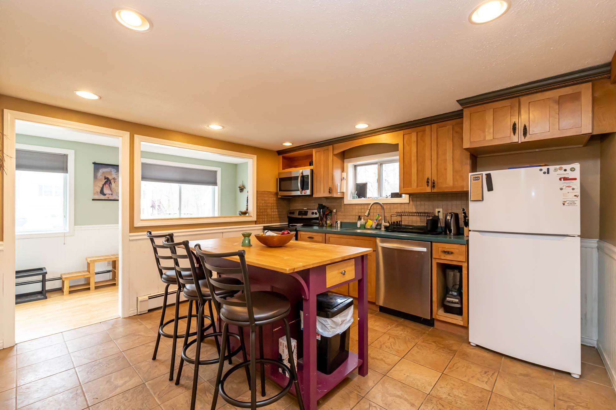 14 English Range Road Derry, NH 03038 - Photo 7 of 24