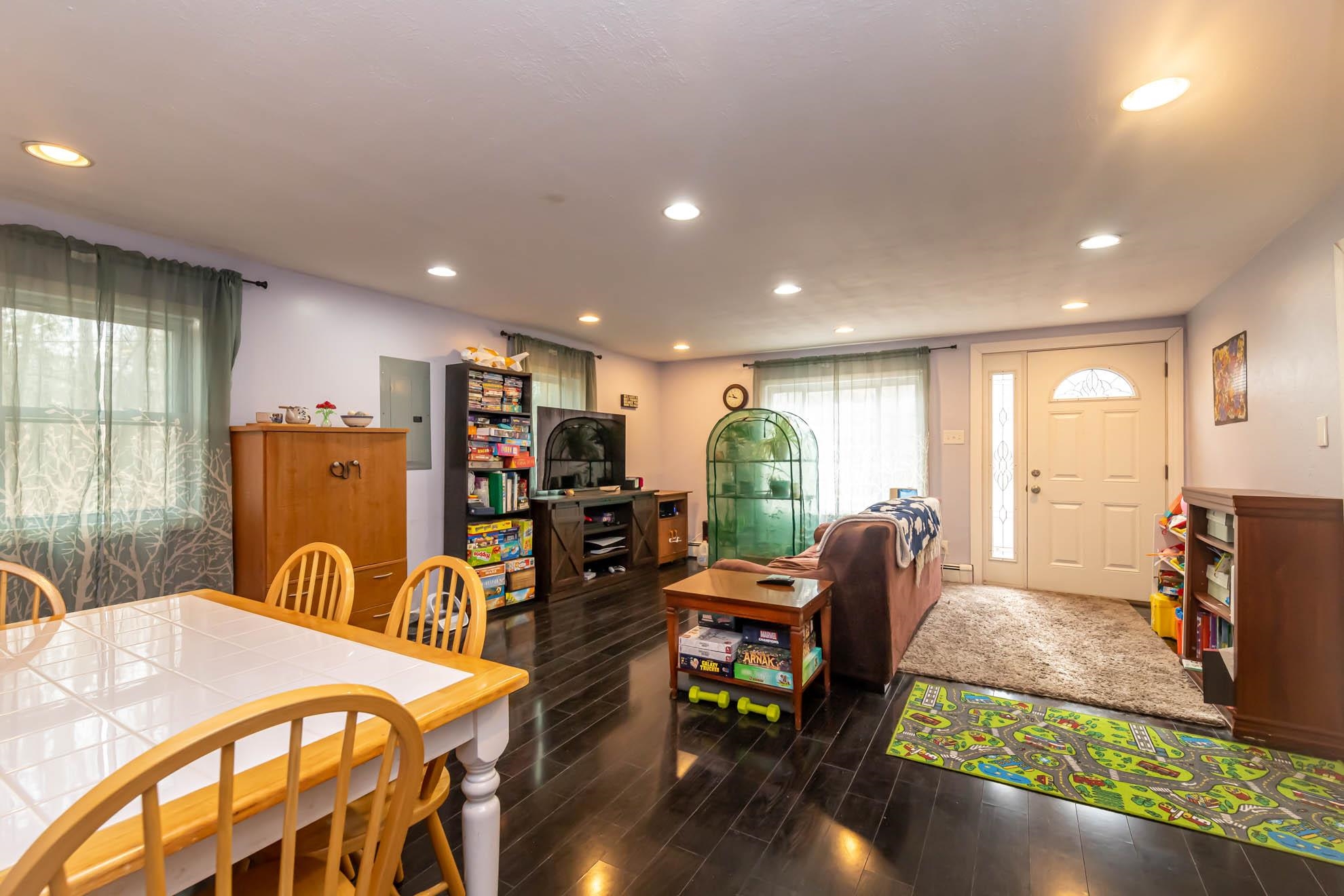 14 English Range Road Derry, NH 03038 - Photo 8 of 24