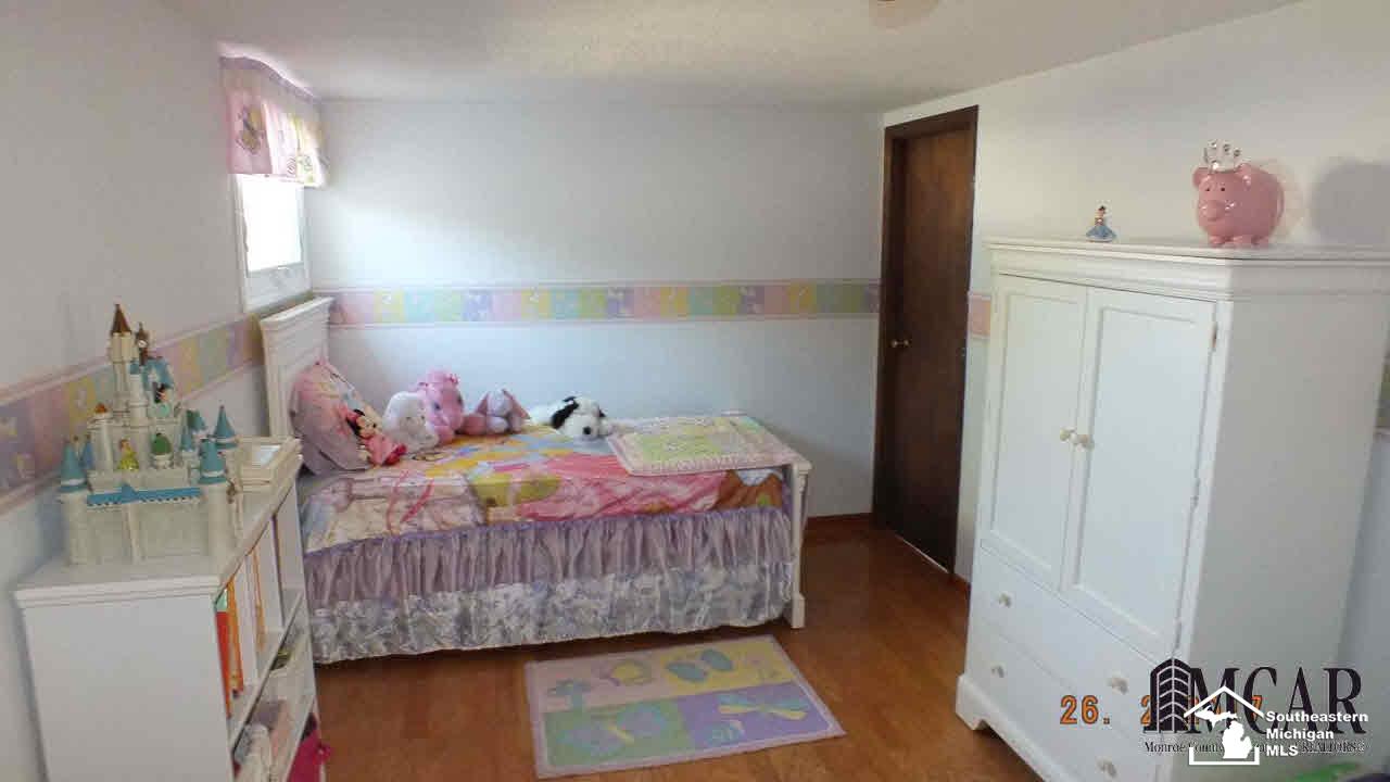 1357 West Erie Road Temperance, MI 48182 - Photo 16 of 17 21265533-15.JPG