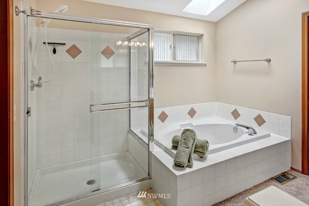 1707 Field Place Northeast Renton, WA 98059 - Photo 8 of 14