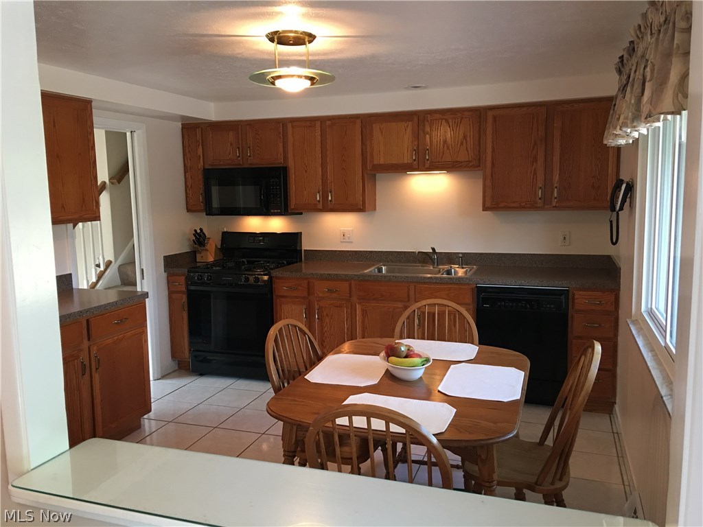 6378 Longridge Road Cleveland, OH 44124 - Photo 10 of 31