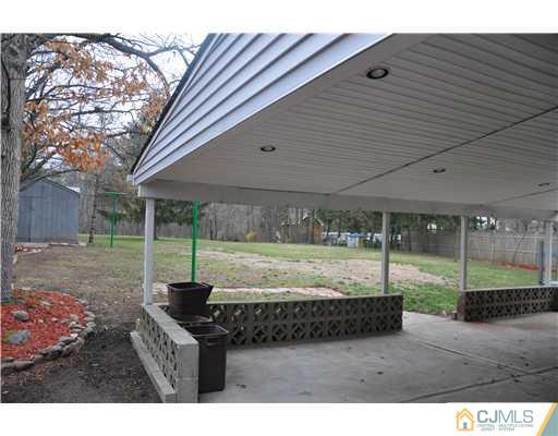 30 Warwick Road Edison, NJ 08820 - Photo 3 of 16 a backyard of a house with lots of green space