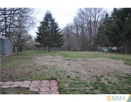 30 Warwick Road Edison, NJ 08820 - Photo 4 of 16 a view of a outdoor space