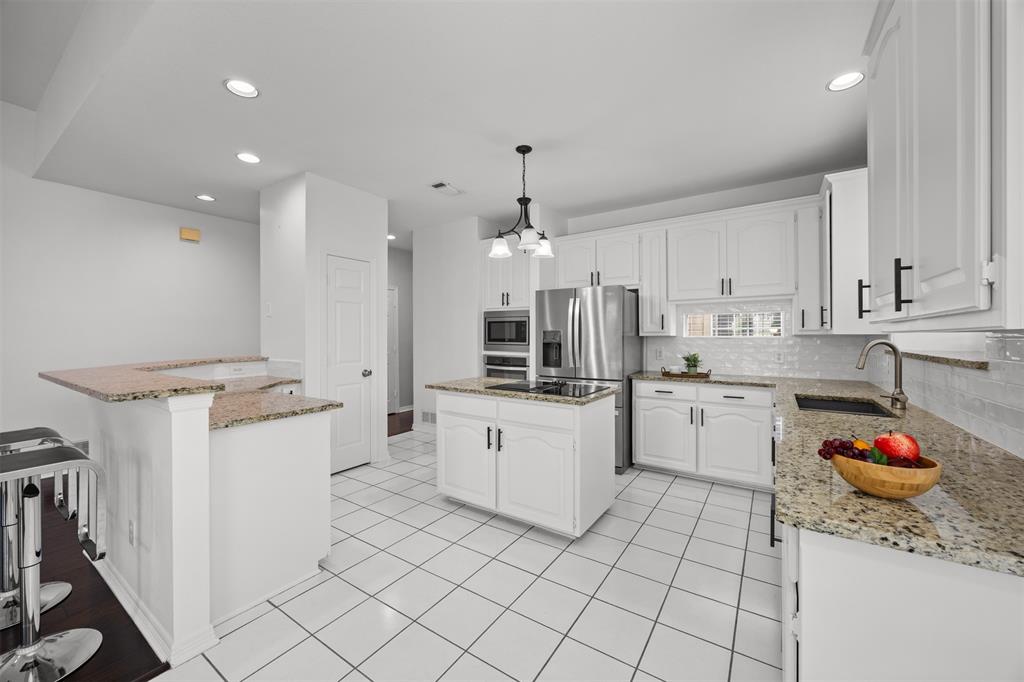 9446 Abbey Road Irving, TX 75063 - Photo 11 of 40