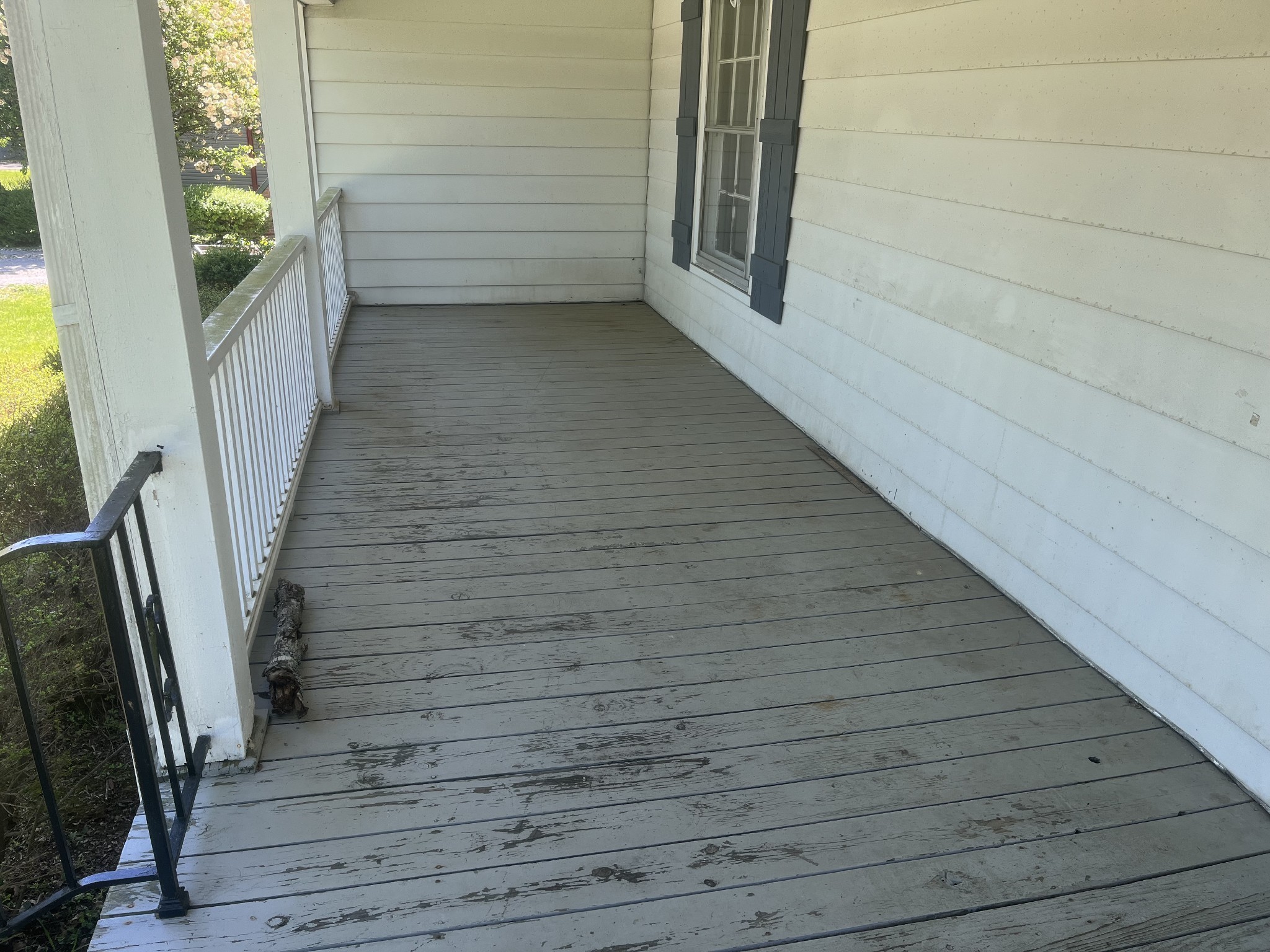 437 East Jefferson Street Pulaski, TN 38478 - Photo 11 of 11 a view of wooden balcony