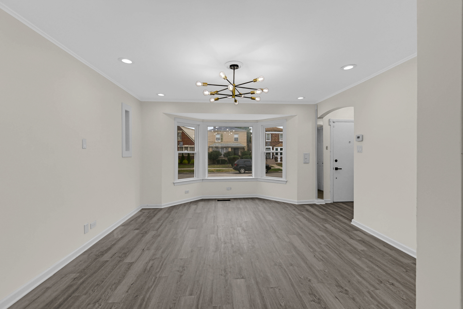 10048 South Rhodes Avenue Chicago, IL 60628 - Photo 5 of 32 Gallery Image 5