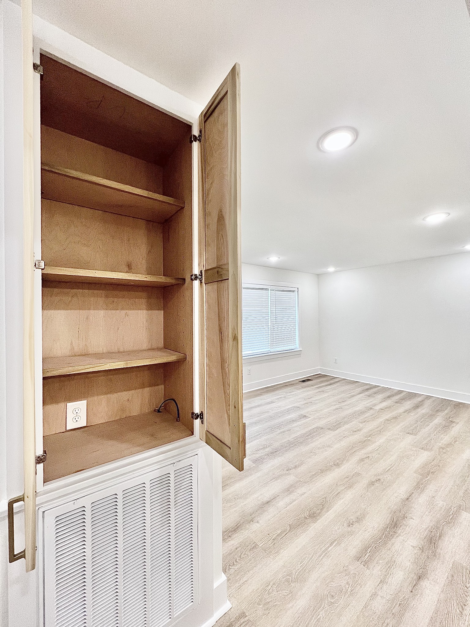 207 North Cedar Lane Pulaski, TN 38478 - Photo 17 of 66 a view of an empty room