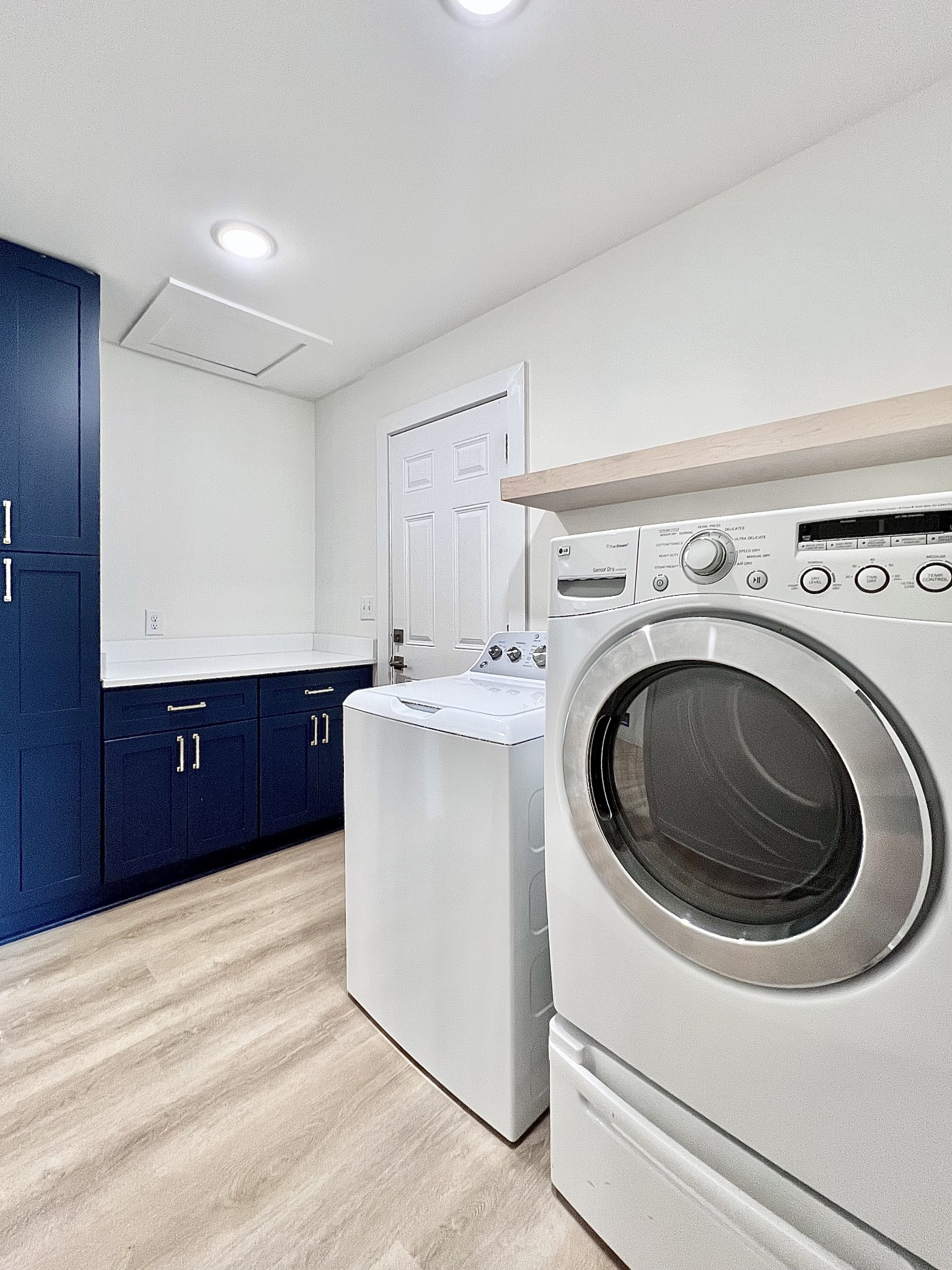207 North Cedar Lane Pulaski, TN 38478 - Photo 21 of 66 a utility room with dryer and washer