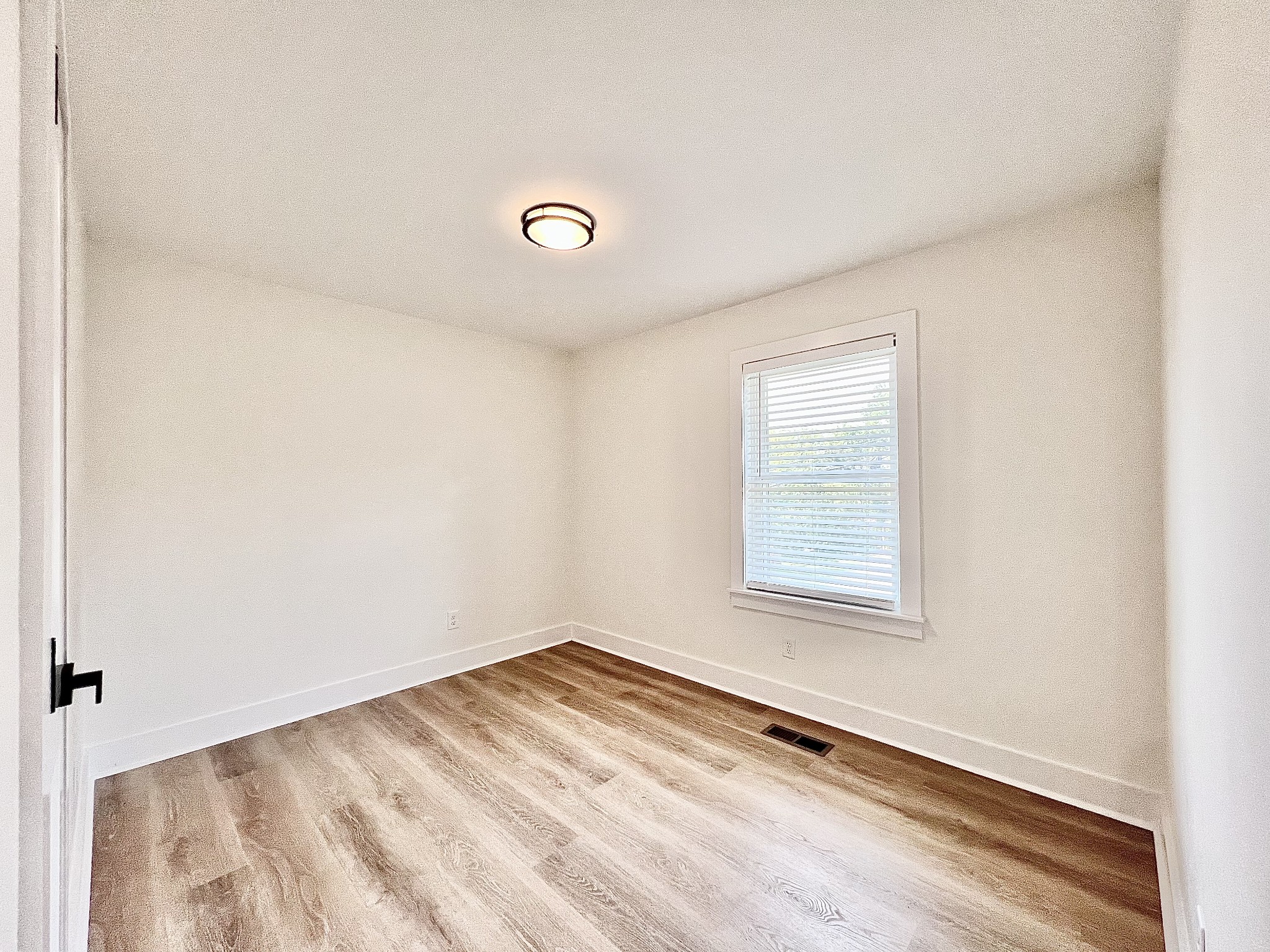 207 North Cedar Lane Pulaski, TN 38478 - Photo 41 of 66 an empty room with a window