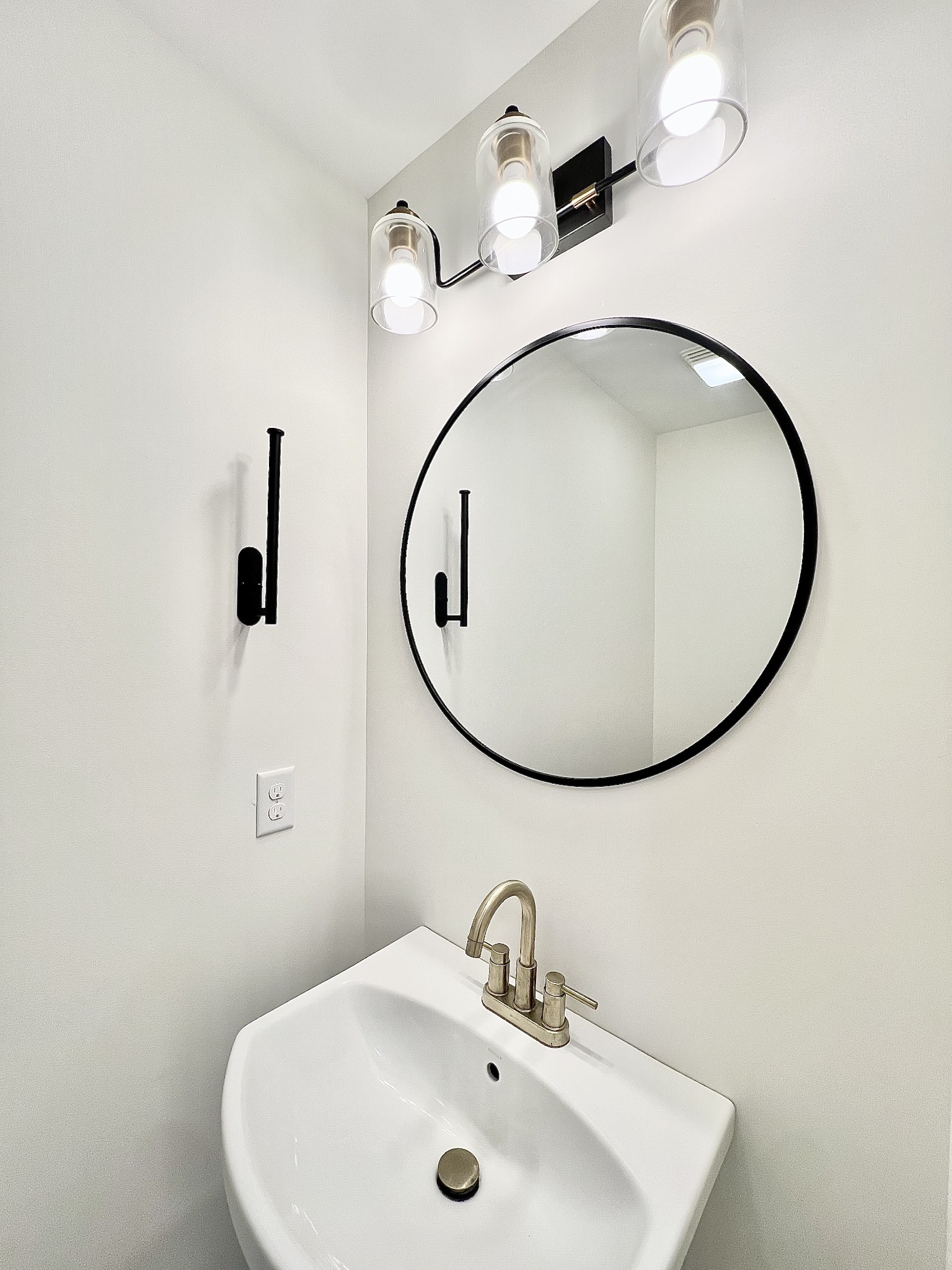 207 North Cedar Lane Pulaski, TN 38478 - Photo 42 of 66 a bathroom with a sink and mirror