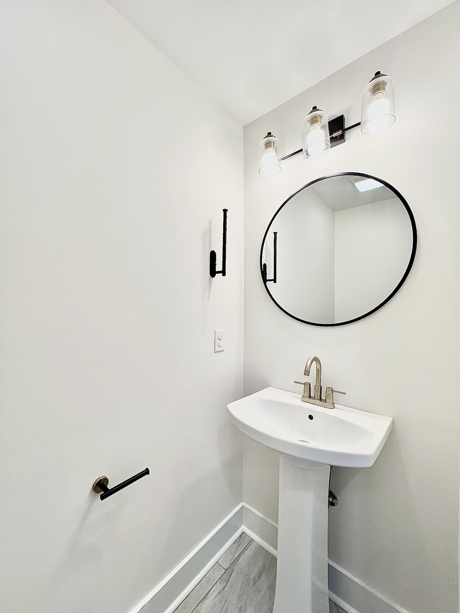 207 North Cedar Lane Pulaski, TN 38478 - Photo 44 of 66 a bathroom with a sink a mirror and a lamp