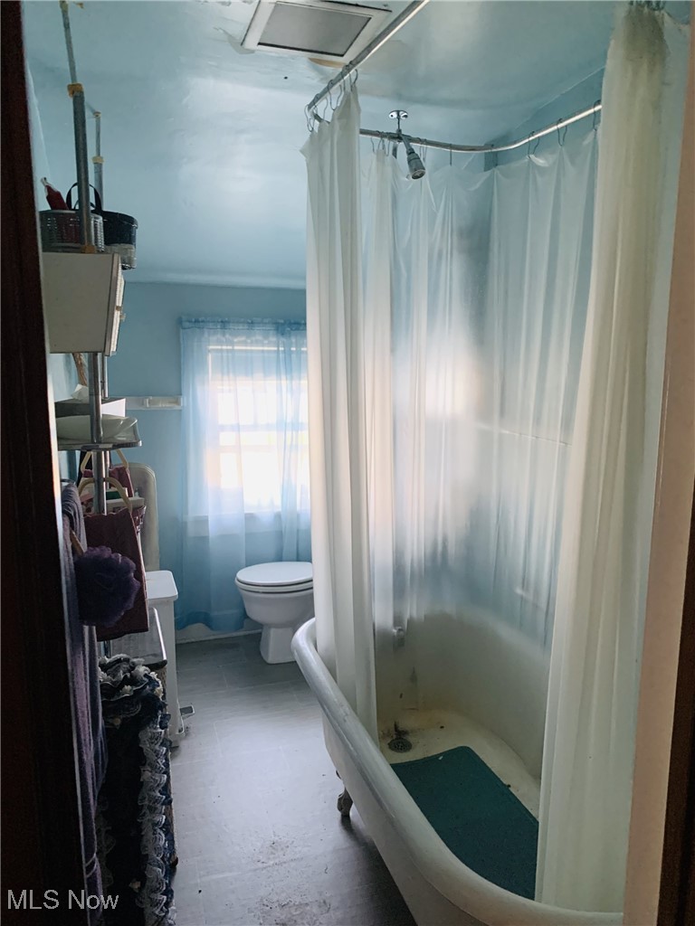 2184 North Taylor Road Cleveland Heights, OH 44112 - Photo 15 of 23 Third floor full bath