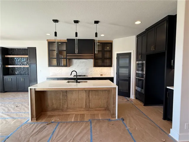 $789,900 | 3401 West 187th Street, Overland Park, KS 66085