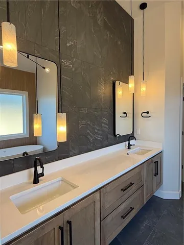 $789,900 | 3401 West 187th Street, Overland Park, KS 66085